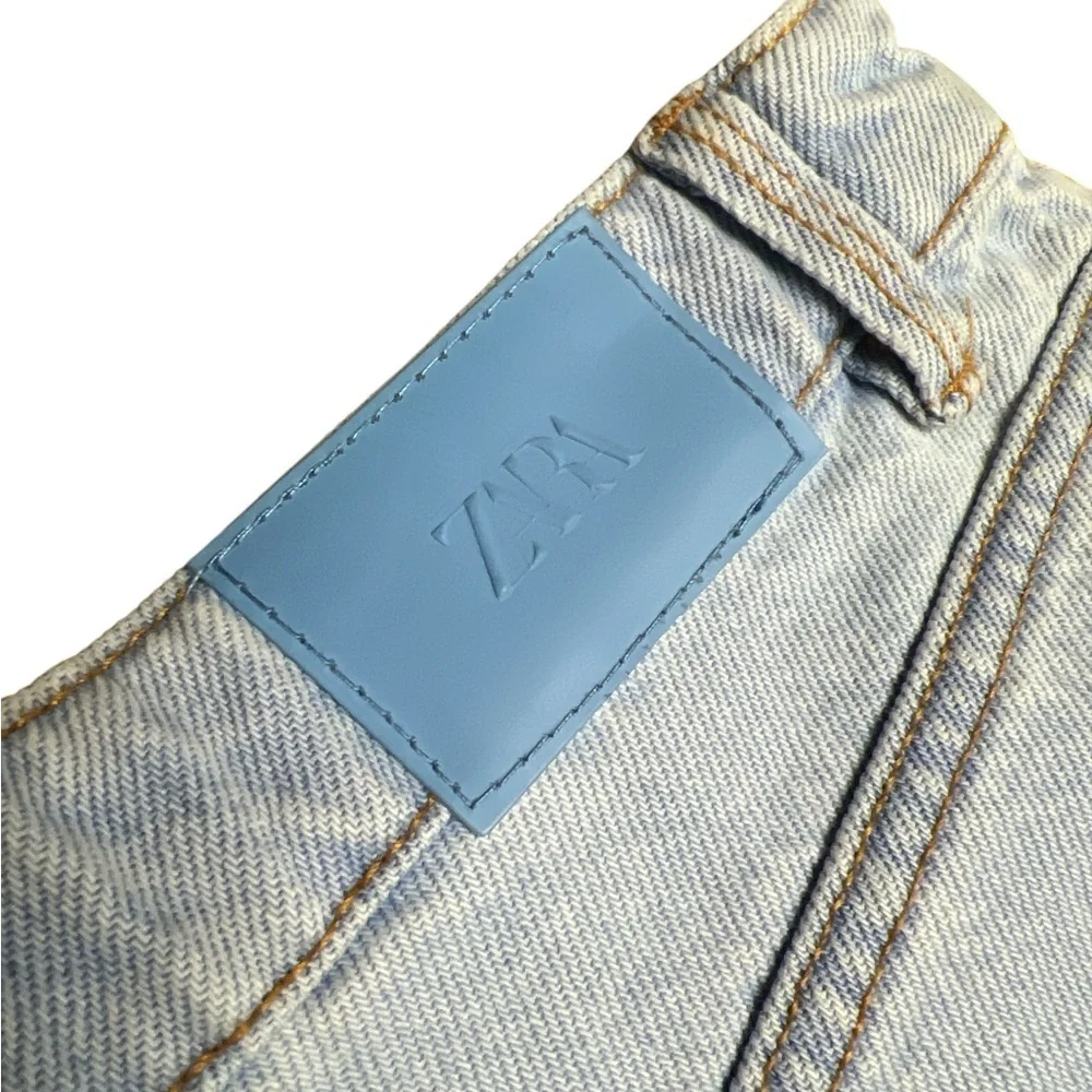 Zara light wash cut off high waisted shorts - Picture 4 of 4